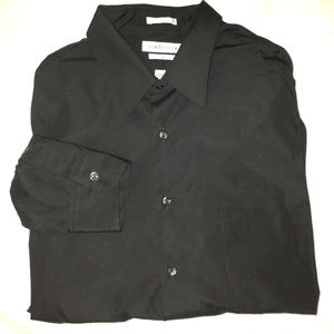 Black Van-Heusen Button Down